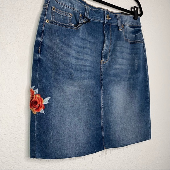 Seven7 Denim Skirt Embroidered Raw Hem Skirt - Picture 7 of 13